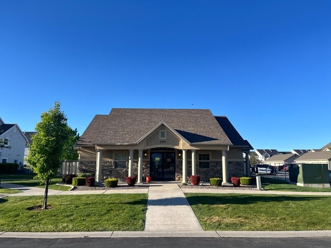 Building Photo - 2525 450 S