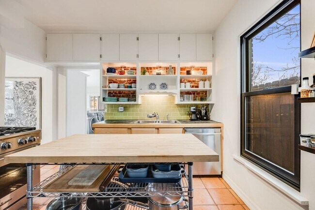 Building Photo - Charming 2BR House in Denver