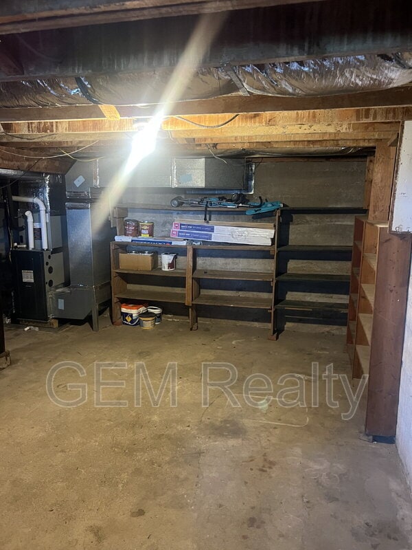 Building Photo - 349 White Oak Rd