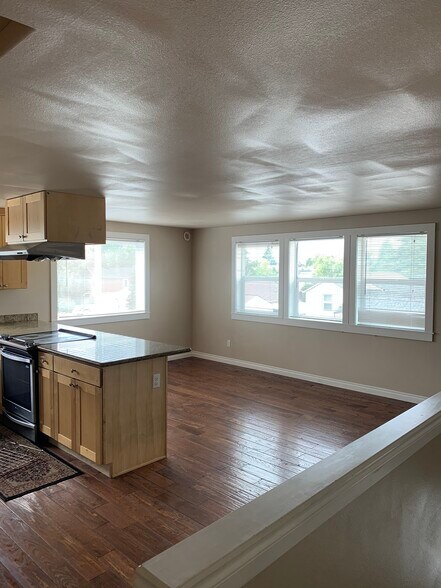 Building Photo - 5403 Columbia Dr S