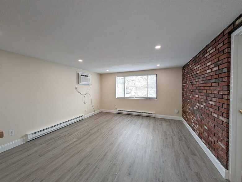 Building Photo - 102 Alpine St