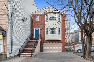 Building Photo - 132 Morris St