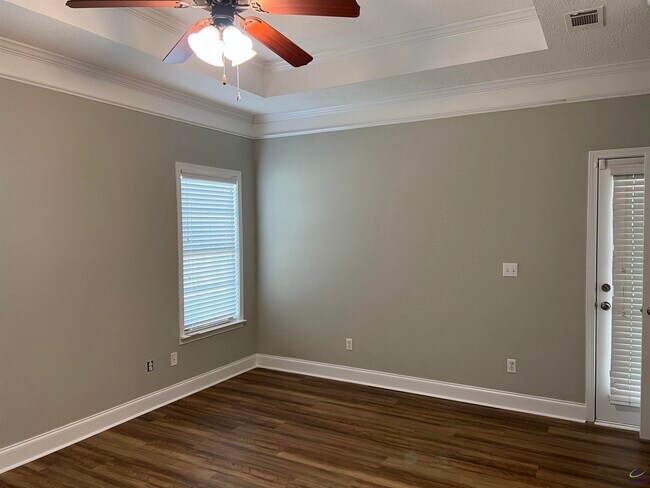Building Photo - 400 Manchester Ln