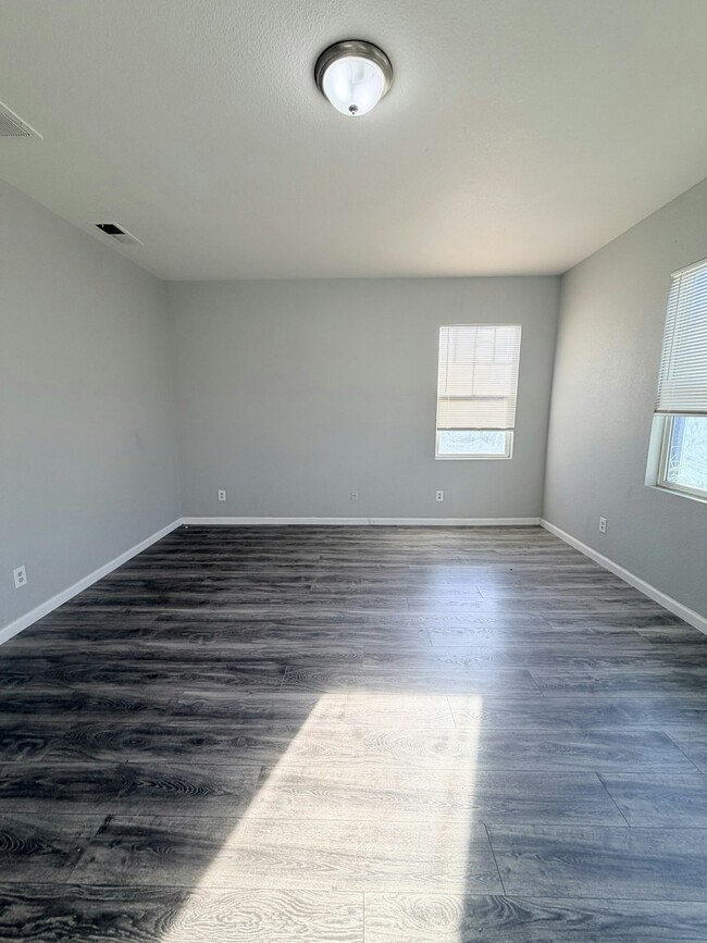 Building Photo - 4375 Tropaz Ln