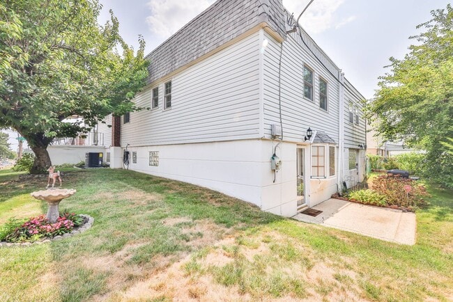 Building Photo - 9898 Wistaria St
