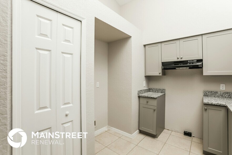 Building Photo - 137 W 20th St