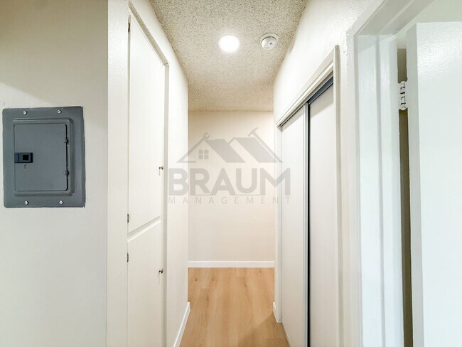 Building Photo - 13115 Oxnard St