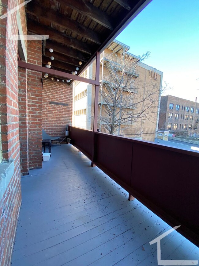 Building Photo - 4-Bed 2-Bath w/ H & HW Coolidge Corner