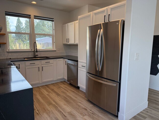 Building Photo - Beautifully Updated 3 Bed/2 Bath Home - Lodgepole Drive