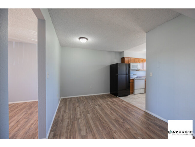 Building Photo - Bright and Cozy 2/1 Apache Junction Fourpl...