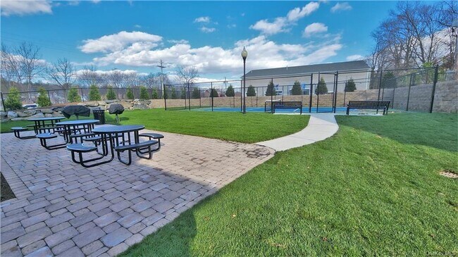 Building Photo - 104 Canter Ct