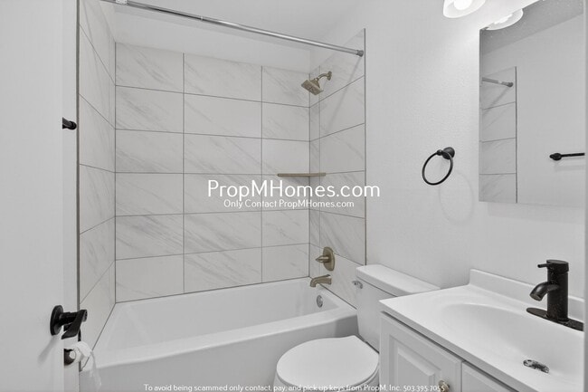 Building Photo - Updated Two Bedroom Unit with St Johns Views!