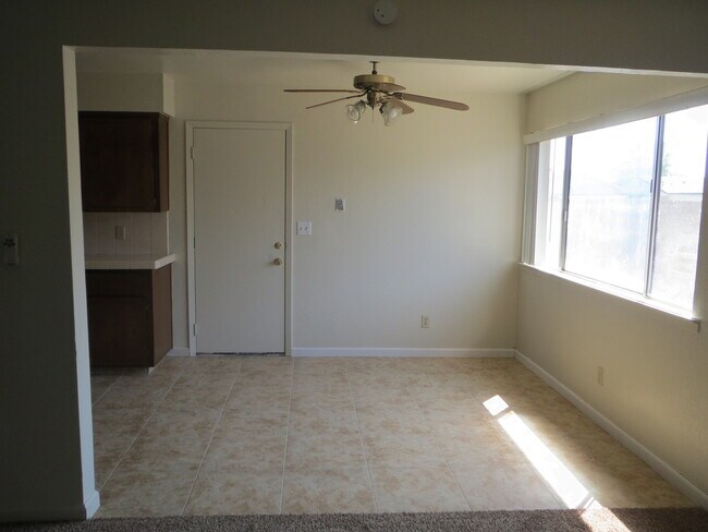 Building Photo - Clovis location, near schools, shopping & more!