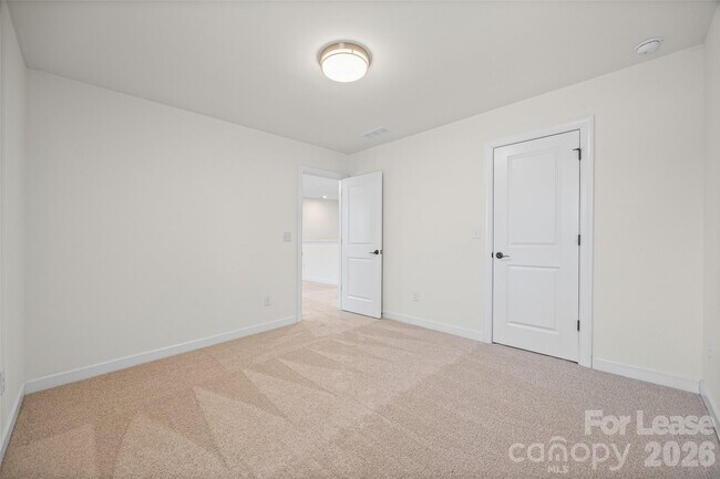 Building Photo - 5811 Fenway Dr