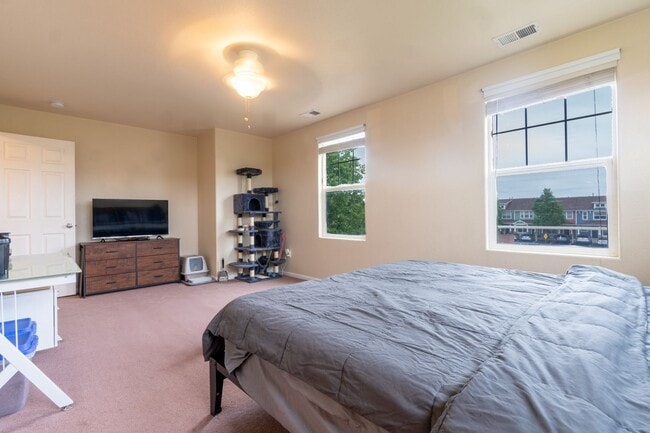 Building Photo - Obsidian View townhome for rent!