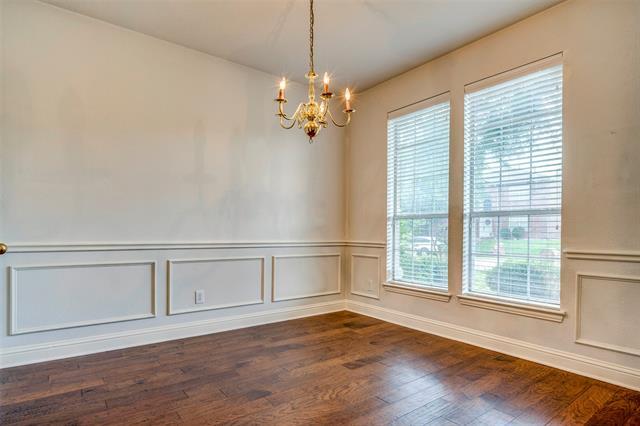 Building Photo - 2304 Greenview Dr