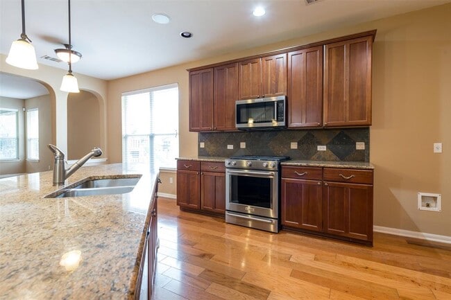 Building Photo - 14305 Broadwinged Hawk Dr