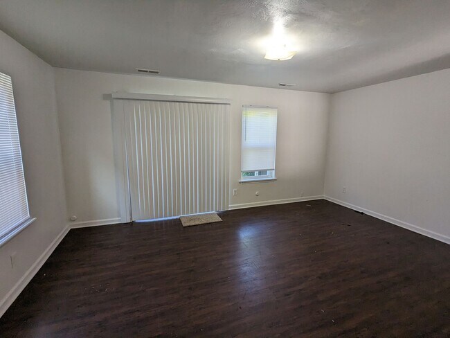 Building Photo - 1214-1214 Transylvania Ave