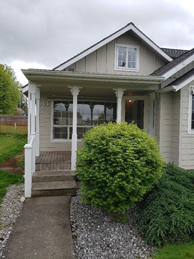Building Photo - STATUS:RENTED-| R122 | $1795