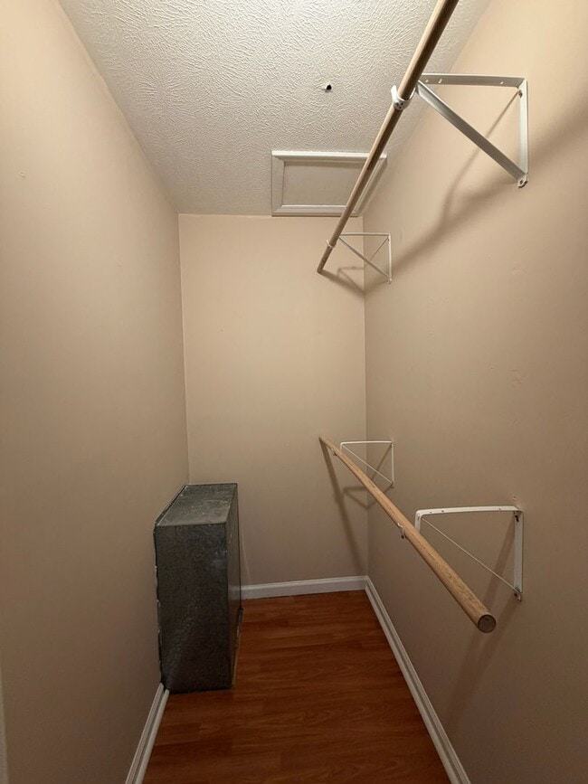 Building Photo - Three Springs Rd. 2188-2190