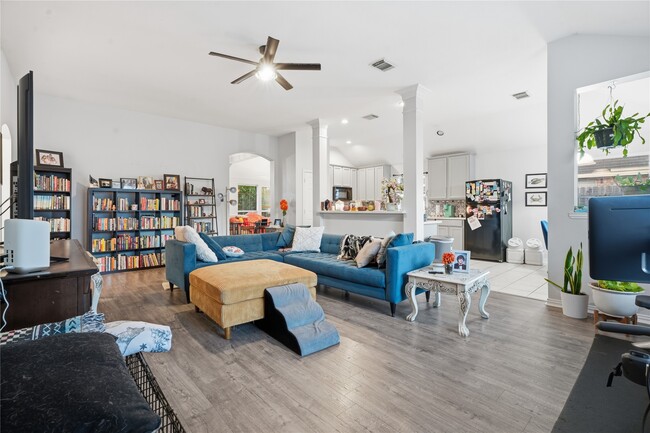 Building Photo - 5755 Lightstone Ln