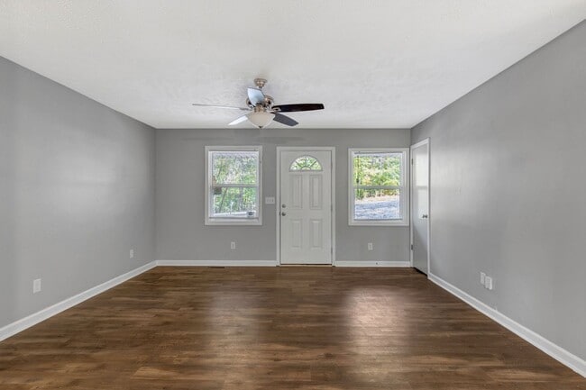 Building Photo - Three Bedroom Ranch w/ Basement in Dover w...