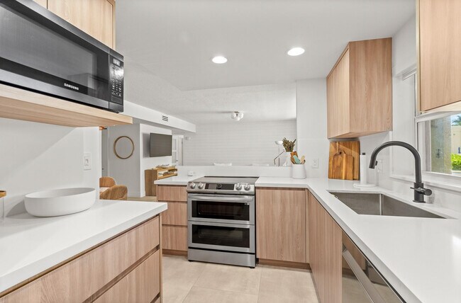 Building Photo - 5200 N Ocean Blvd