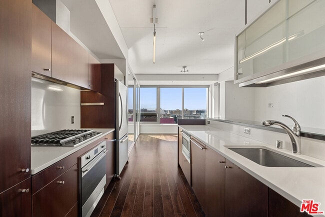 Building Photo - 1155 S Grand Ave