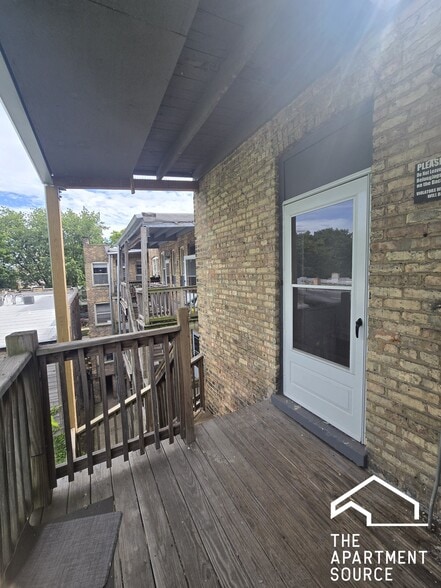 Building Photo - 4449 N Hamlin Ave