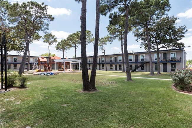 Building Photo - 9406 Redford Ave
