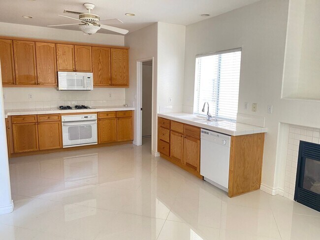 Building Photo - 9 Skyflower Ln