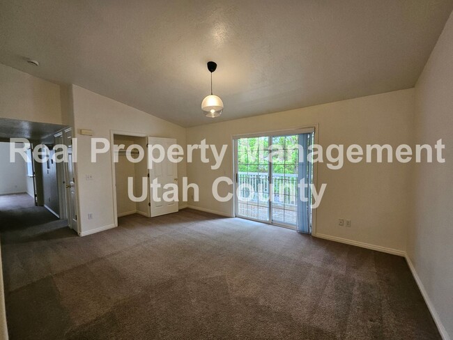 Building Photo - Orem Condo Top Floor Pet Friendly