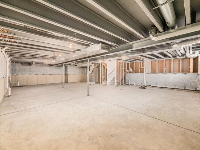 Building Photo - 37 Littondale Dr