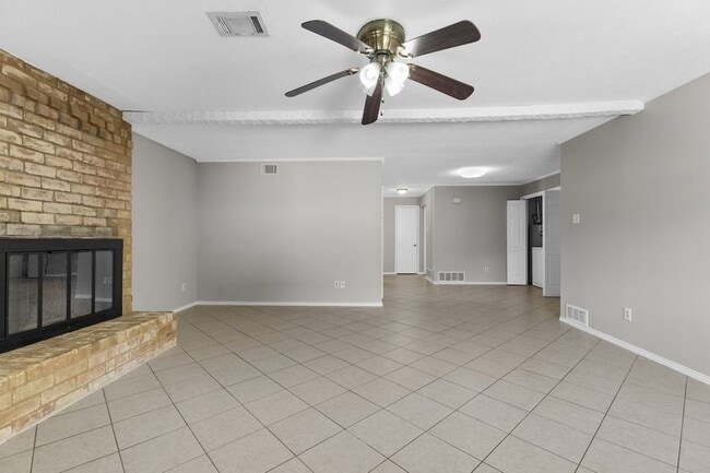 Building Photo - 15839 El Estado Dr