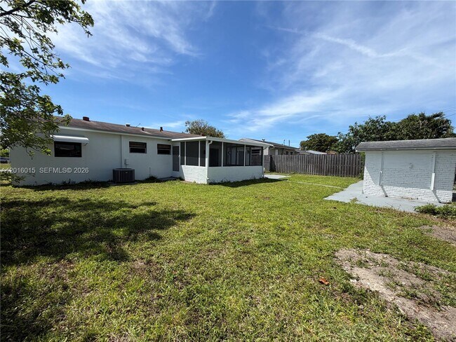 Building Photo - 1740 SW 47th Ave