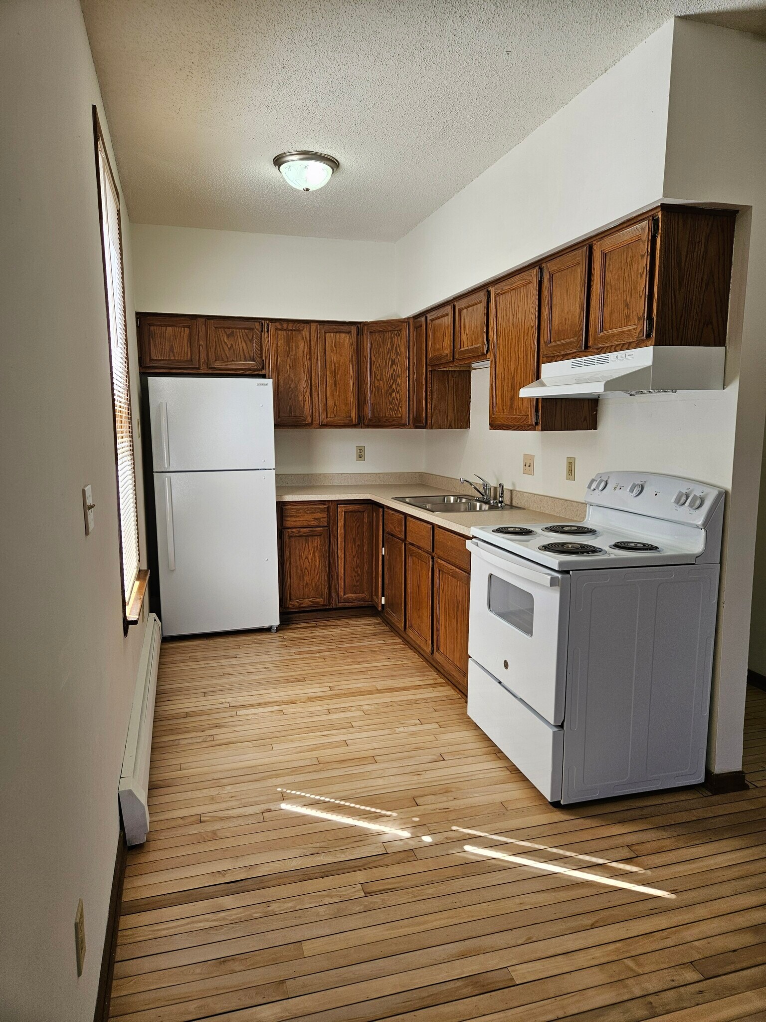 Kitchen - 588 Selby Ave