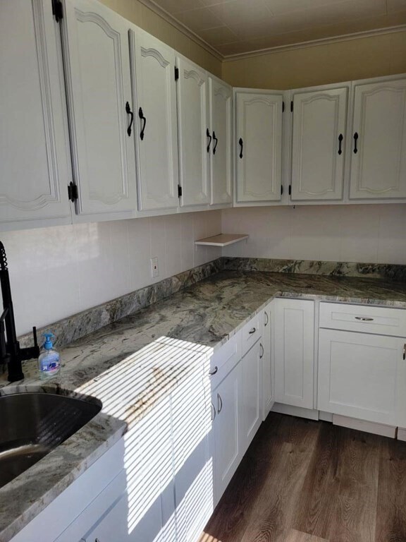 Building Photo - 73 1/2 Esther St