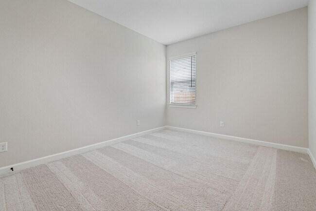 Building Photo - 1031 Rosewood Trl