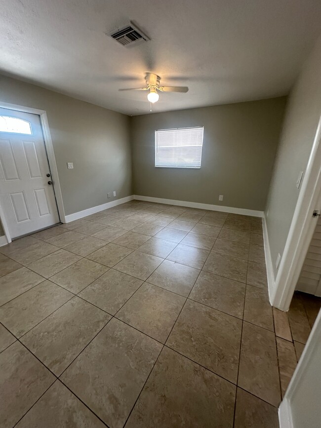Building Photo - Carmen Ave - Fourplex