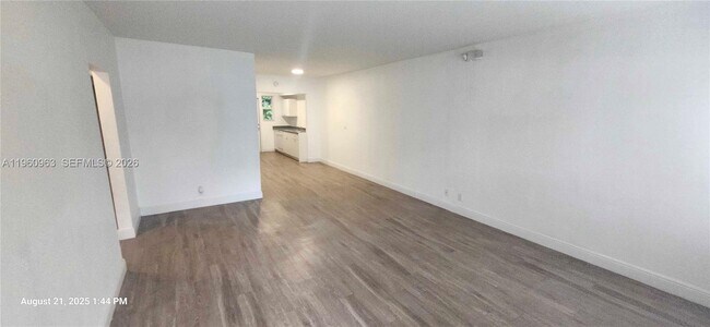 Building Photo - 1050 98th St