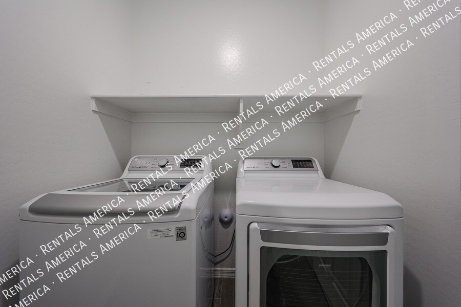 Building Photo - 5612 W Ldg Dr