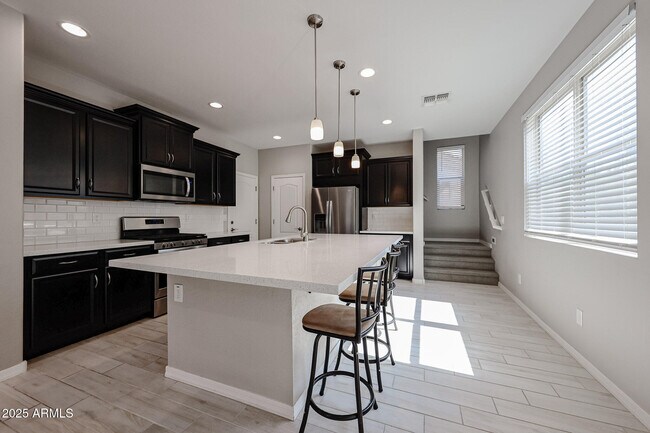 Building Photo - 3813 E Branham Ln