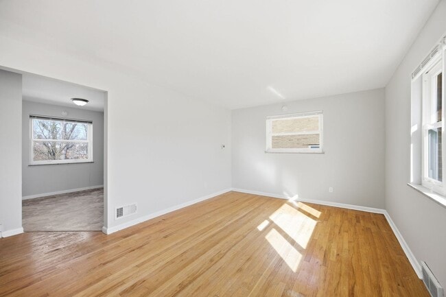 Building Photo - DELHI - Charming Brick Cape Cod 3-4 bed 1.5 bath.