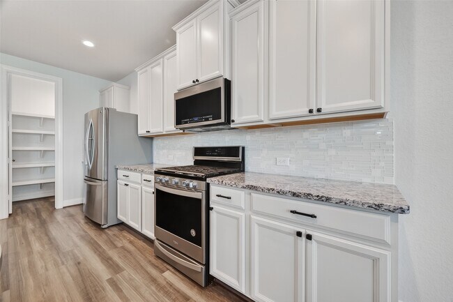 Building Photo - 9816 Magnolia Village Ln