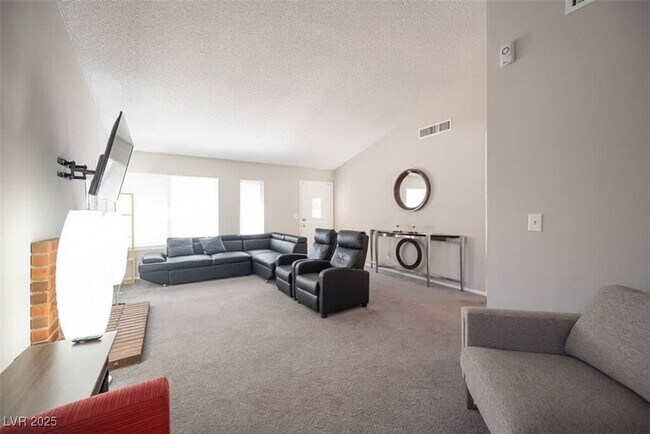 Building Photo - 3138 Belvedere Dr