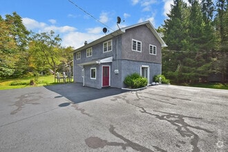 Building Photo - 596 Route 196