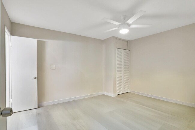 Building Photo - 3208 NE 8th Ct