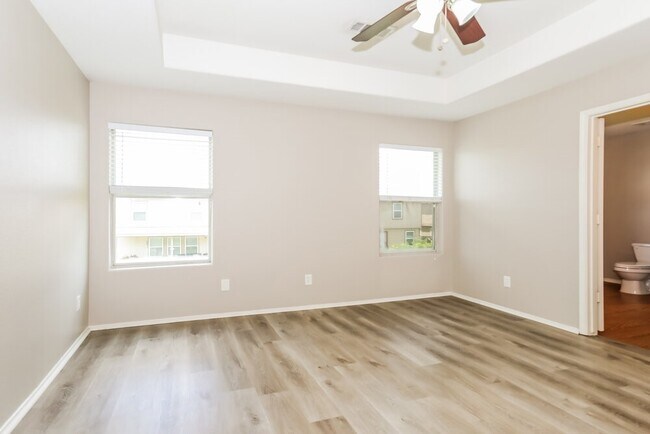 Building Photo - 16770 N Thrasher Dr