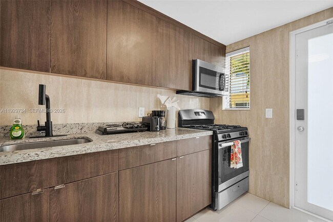 Building Photo - 1025 94th St