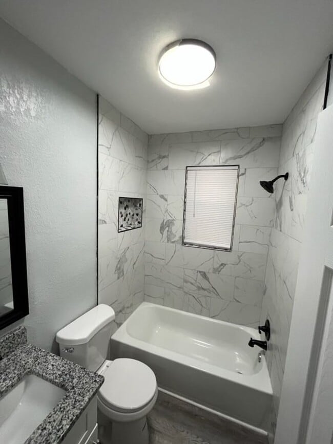 Building Photo - One bedroom One bath - Bartow